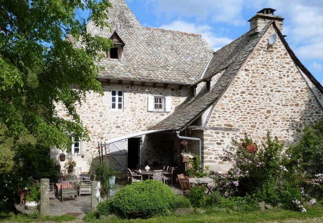 Vacances en famille, domaine, Aveyron, séjour entre amis, nature, calme, piscine privée, paysage