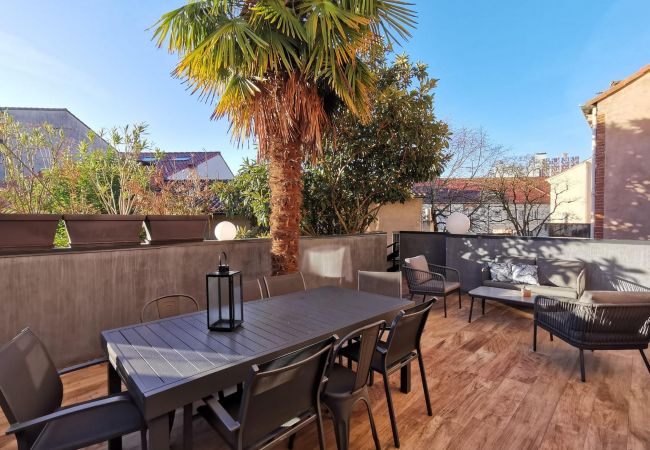 Location hotel à Albi Hôtel, confort, séjour en famille, amis, jacuzzi, terrasse, Albi, location à Albi, Tarn, George V, expérience, unique